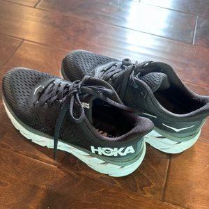 Black Hokas size 6